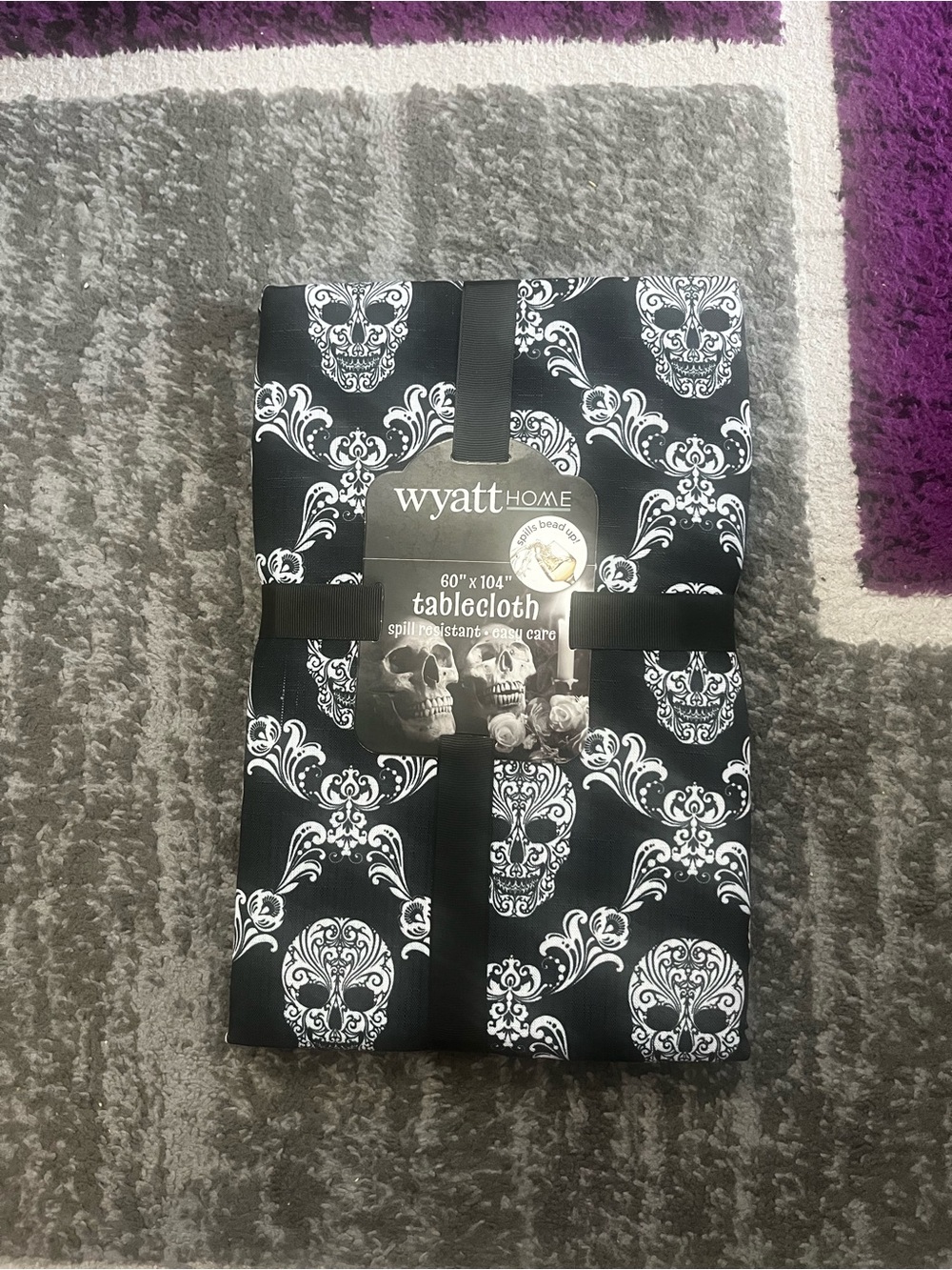 Black & White Skull Damask Tablecloth 60x104